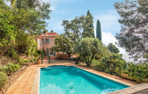 Villa la Malpagne, 400m2 les pieds dans l'eau